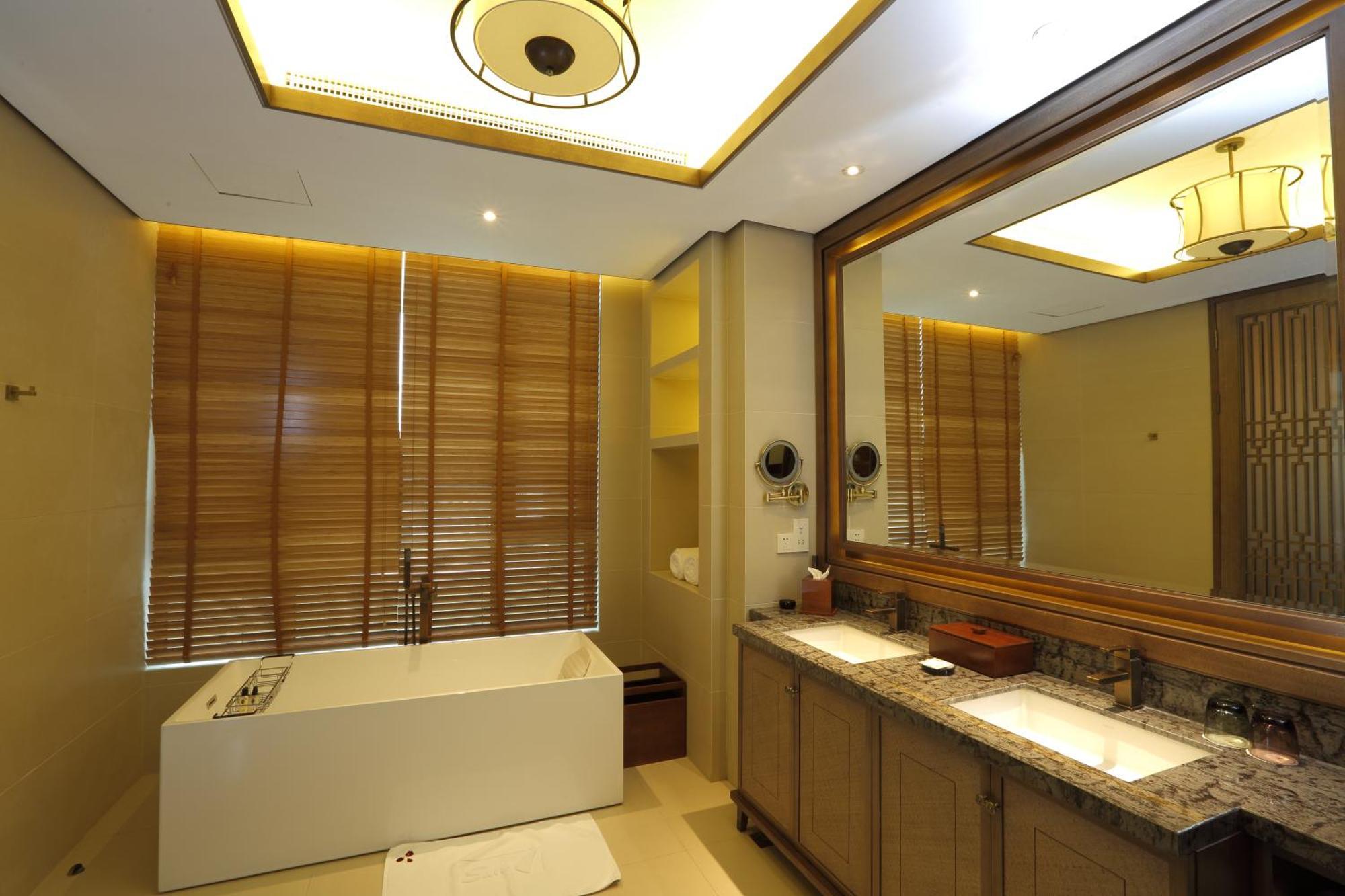 S&N Zhejiang Linhai International Hotel エクステリア 写真